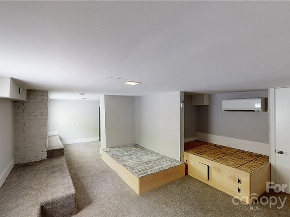 2nd image of 428 Hawthorne Ln #9