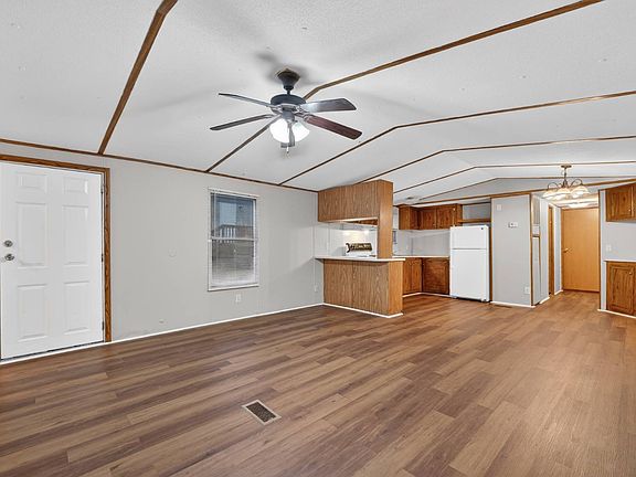4th image of 491 Chapman Rd #121