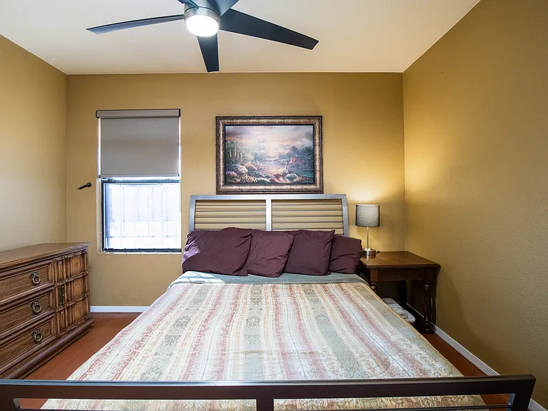 1327 E Pierce St — Photo 31
