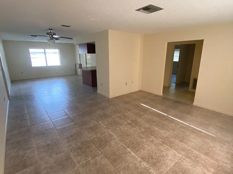 1332 Bentley Ave — Photo 5