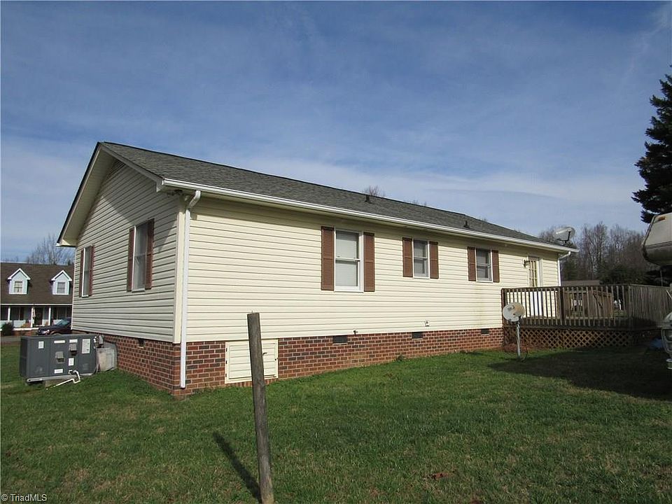 2nd image of 504 Beaver Dam Ct