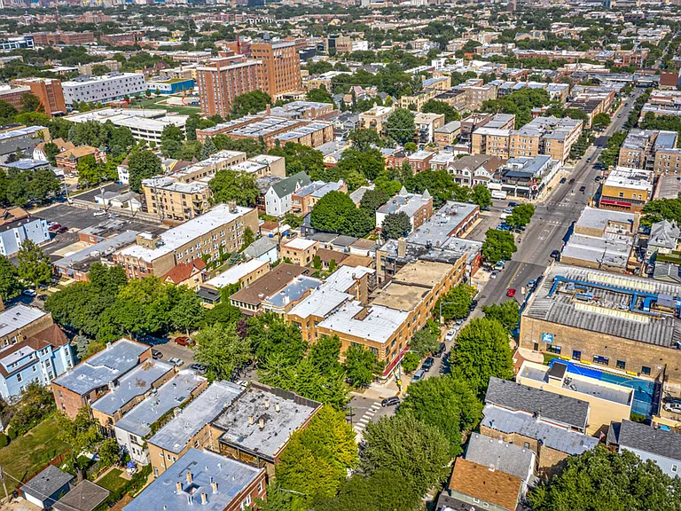 2020-36 W. Montrose / 4405-09 N. Seeley — Photo 1