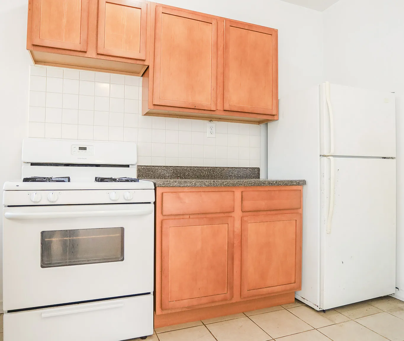 1627 W Lunt Ave — Photo 2