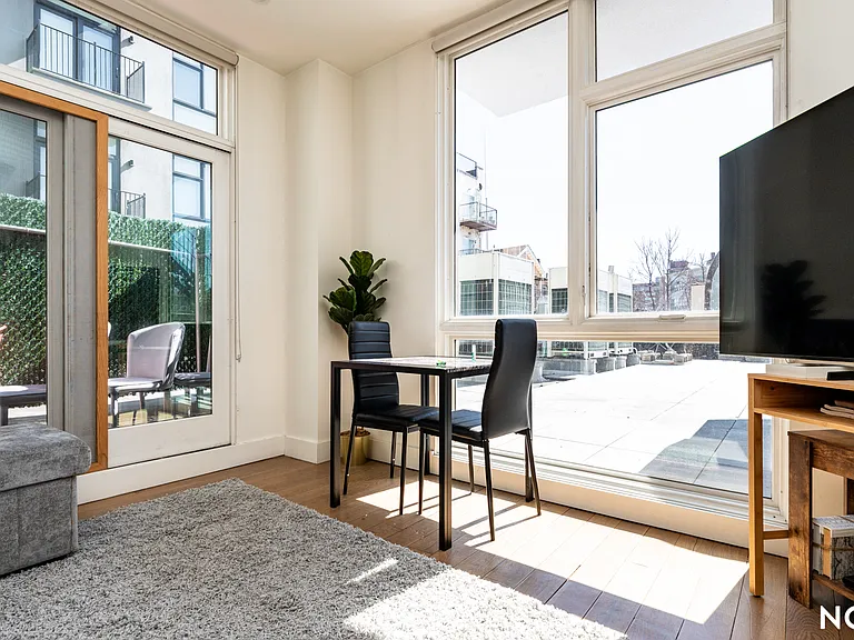 530 Midwood St #2J — Photo 11