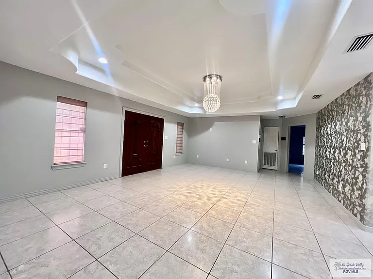 1683 Artemisa Ave — Photo 7