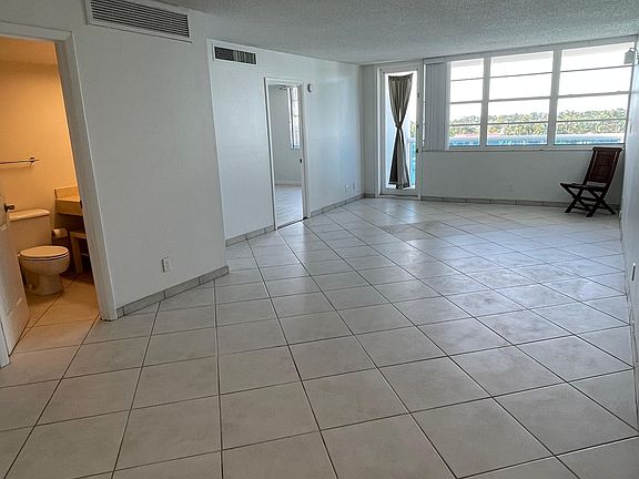 3rd image of 6770 Indian Creek Dr APT 6F