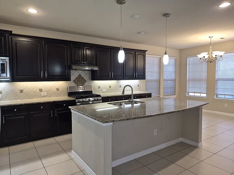 504 Eastland Dr — Photo 11