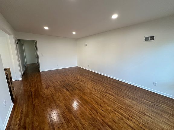 3rd image of 5613 Seward St