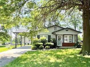 902 Countryside Dr, Troy, MO 63379