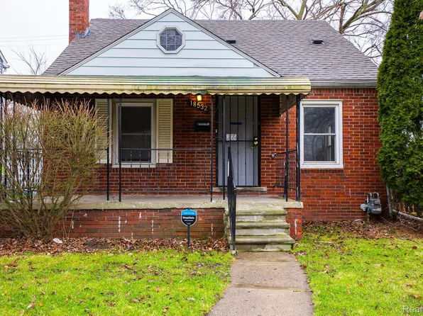 18532 Washtenaw St, Harper Woods, MI 48225