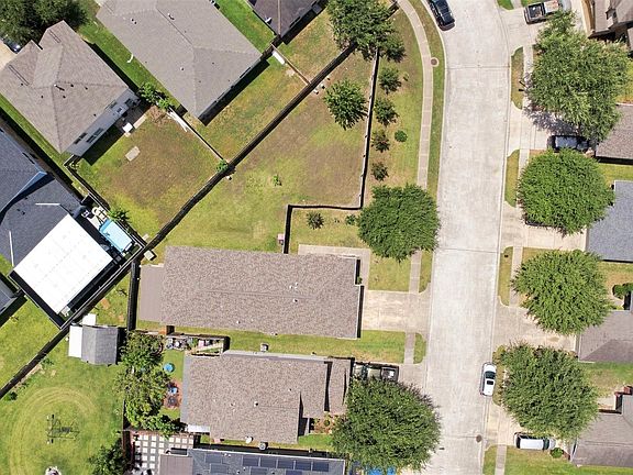 2nd image of 718 Sun Lodge Dr