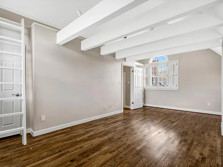 2nd bedroom on fourth floor