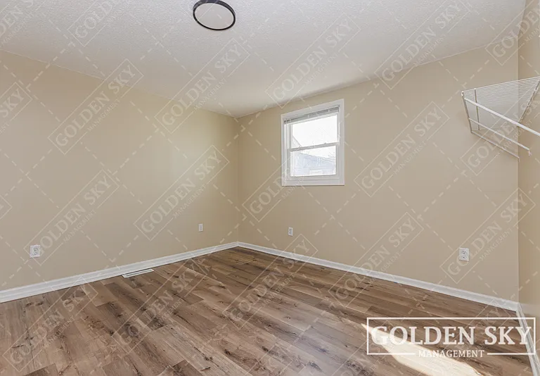 2915 S Vine St — Photo 6