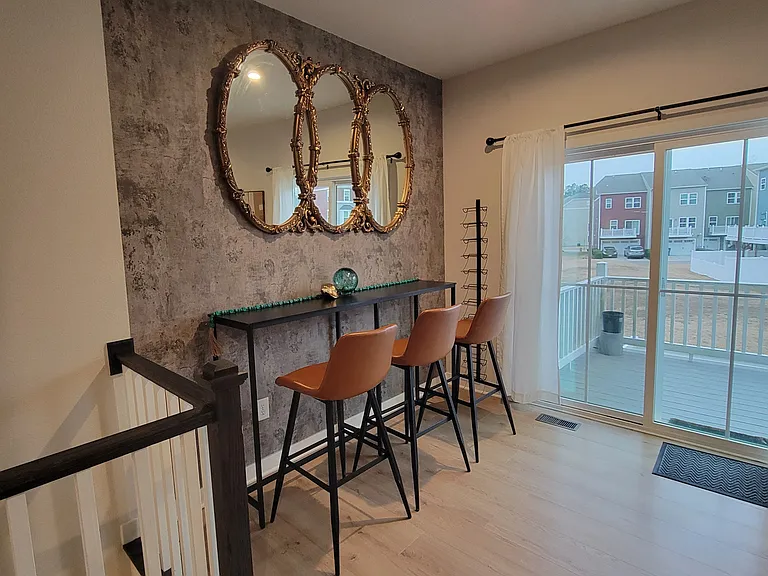 906 Stern Way — Photo 14