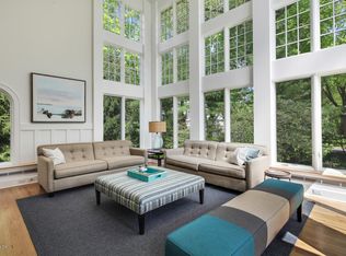 9 Armstrong Ln, Riverside, CT 06878