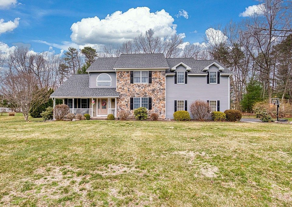 2nd image of 105 Wildflower Cir