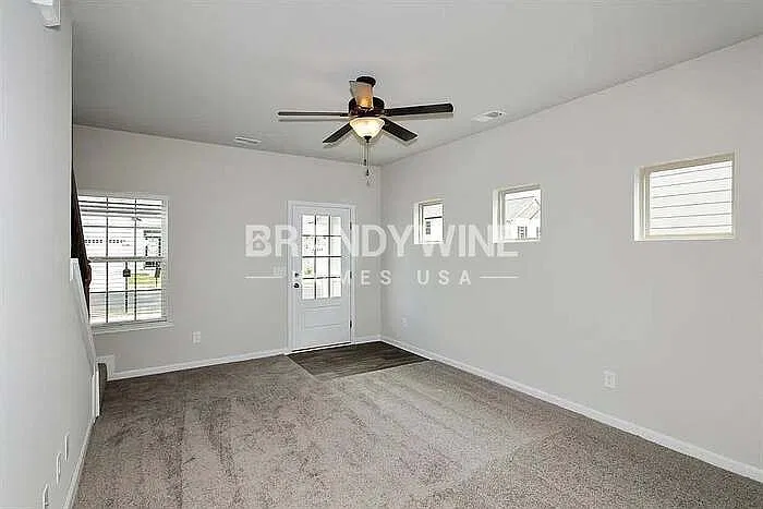 3 bed, 2.0 bath, 1215 sqft, $1,957 — Photo 3