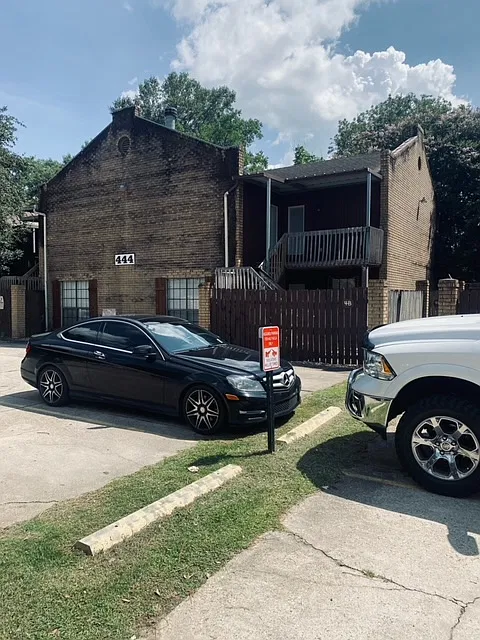 2 bed, 1.5 bath, 1100 sqft, $975 — Photo 1