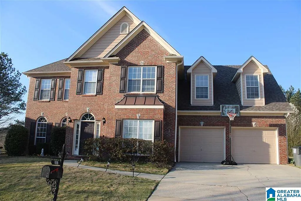 4 bed, 2.5 bath, 3000 sqft, $2,800 — Photo 1