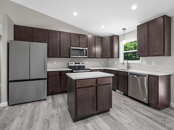 5th image of 140 Wakefield Dr