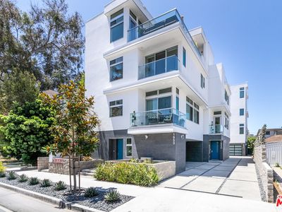 1951 Manning Ave, Los Angeles, CA, 90025