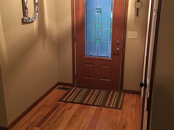 Beautiful hardwood in foyer