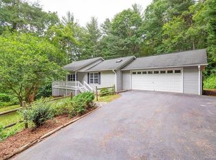 28 Blueberry Ln, Fairview, NC 28730