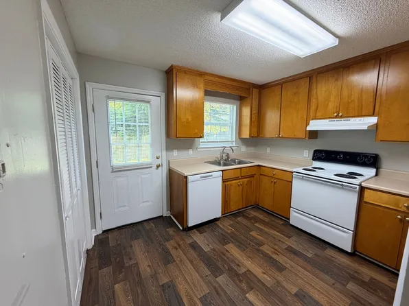 427 E Main St, Hahira, GA 31632