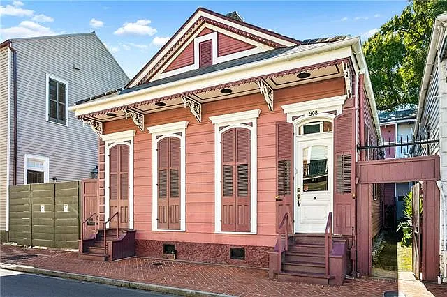 1 bed, 1.5 bath, 896 sqft, $1,650 — Photo 2