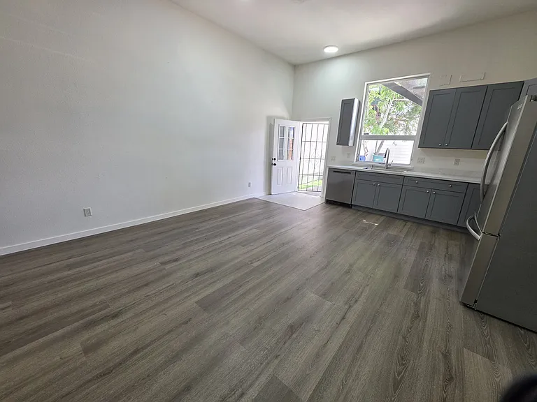2323 Market St #B — Photo 6