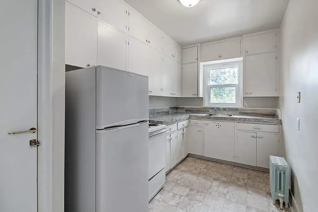 Gibson Apartments — Photo 1
