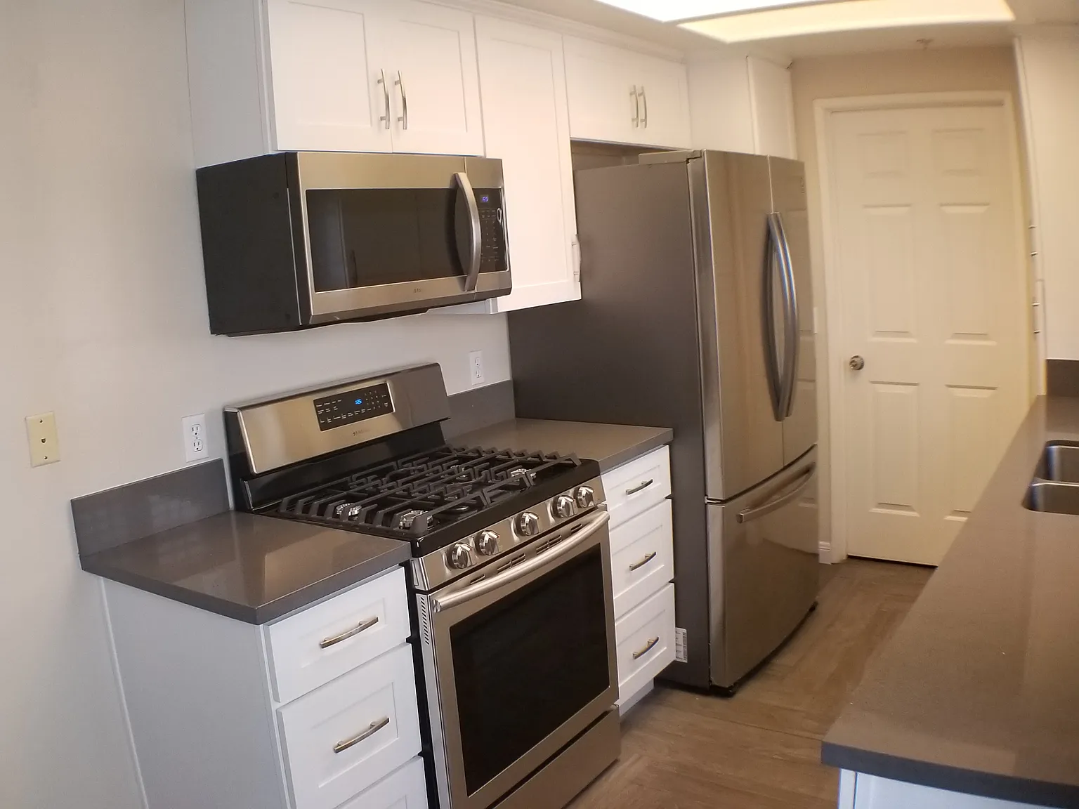 2 bed, 2.5 bath, 1354 sqft, $2,900 — Photo 3