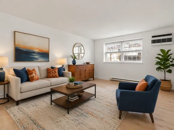 881 Main St APT 5, Walpole, MA 02081