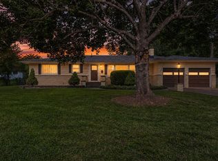 1955 S Valleyroad Ave, Springfield, MO 65804