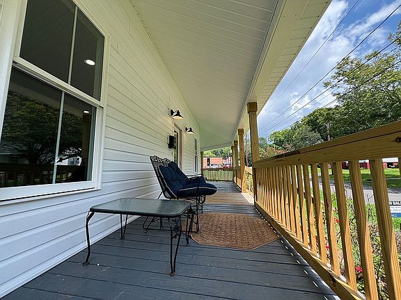 Lovely front porch!