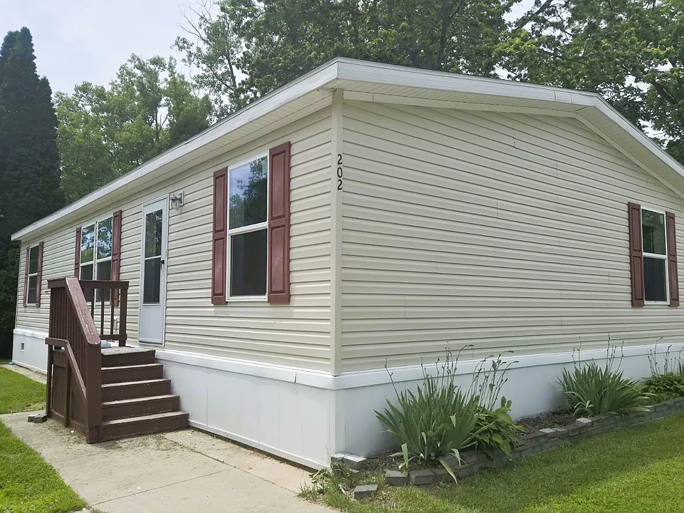 202 Lakeshore Dr #202