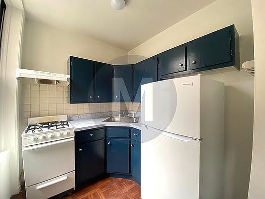 3rd image of 261 W 29th St APT 4r