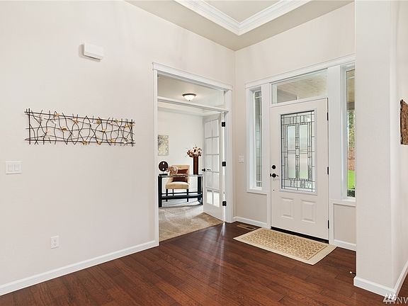 5th image of 4810 Center Ln NE
