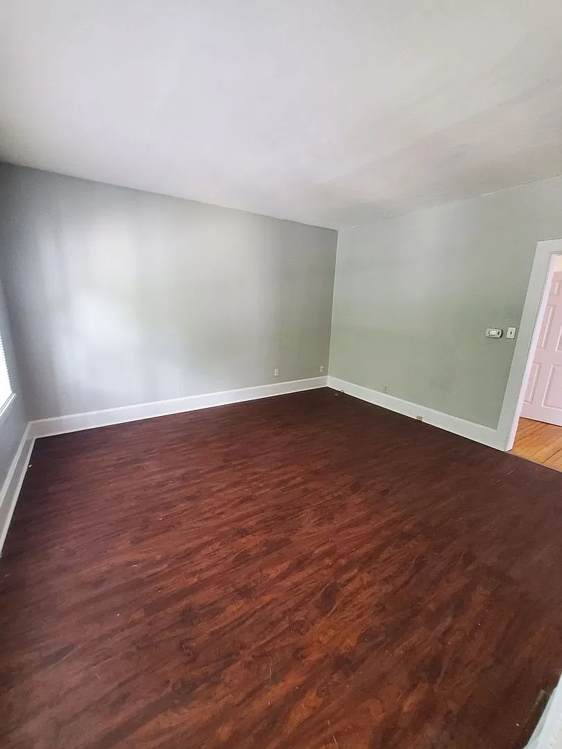 3 Bedroom Single Family — Photo 1
