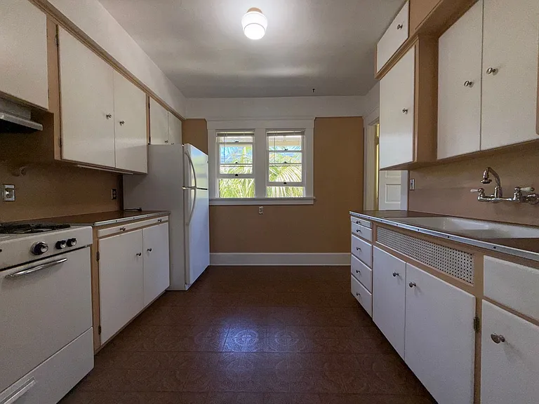 3355 Brant St — Photo 25