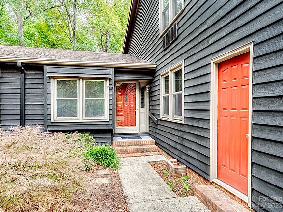 3rd image of 834 Bridgewood Dr