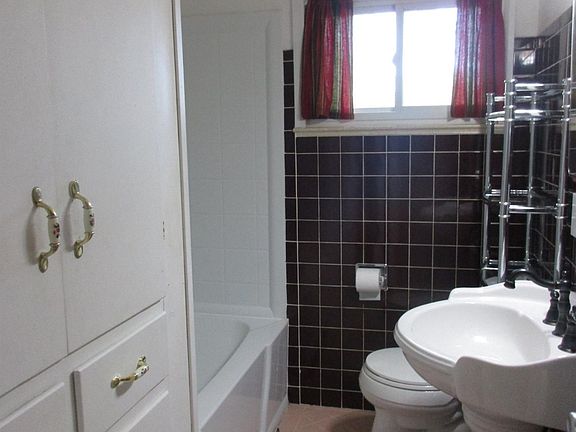 3rd image of 516 Chesterfield Dr