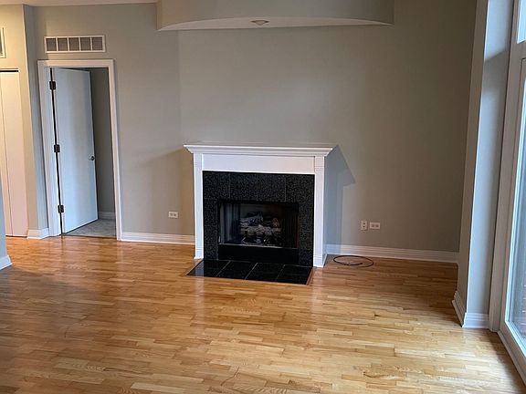 3rd image of 333 N Jefferson St #11B