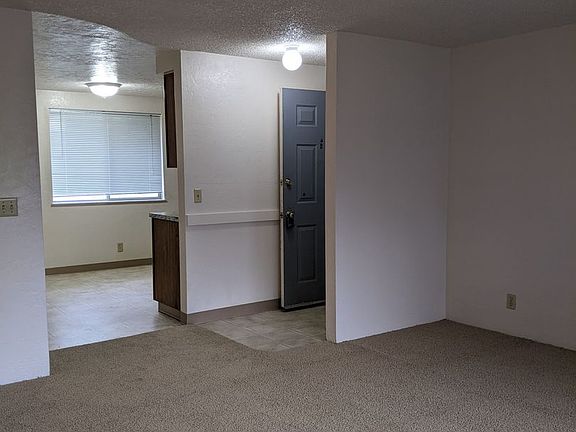 3rd image of 195 SW Kalmia St Ste D