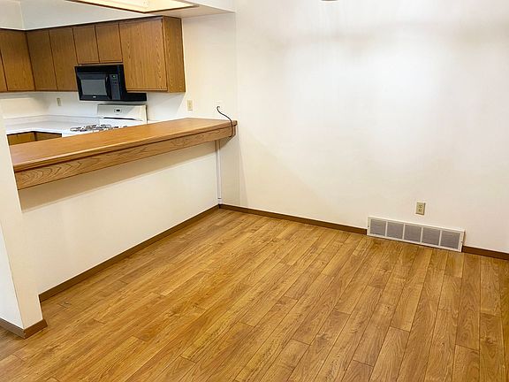 5th image of 4PLEX-1801 E Crabtree Dr #1803