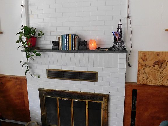 Fireplace (non-operational)