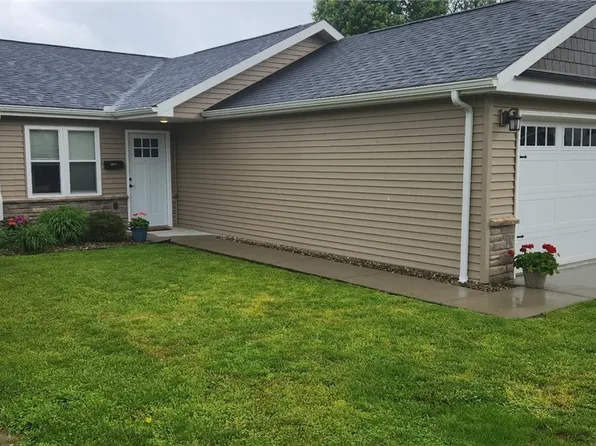 416 Elm St #A, Belpre, OH 45714