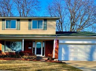 2745 McAlpine Dr, Warren, MI 48092