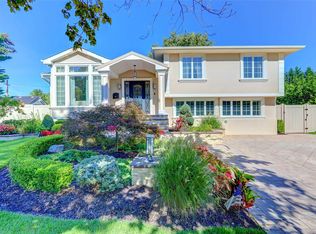 14 Weldon Ln, Old Bethpage, NY 11804