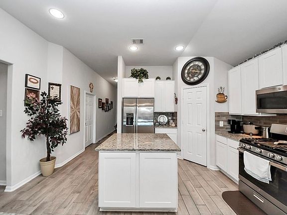 4th image of 15527 Abbotshall Bend Dr